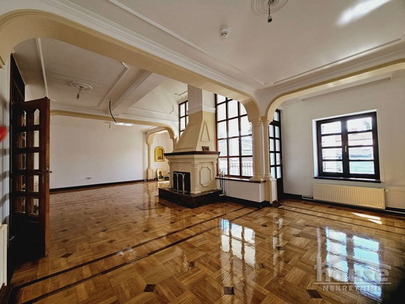 Kuća Izdavanje Novi Sad  950 m2