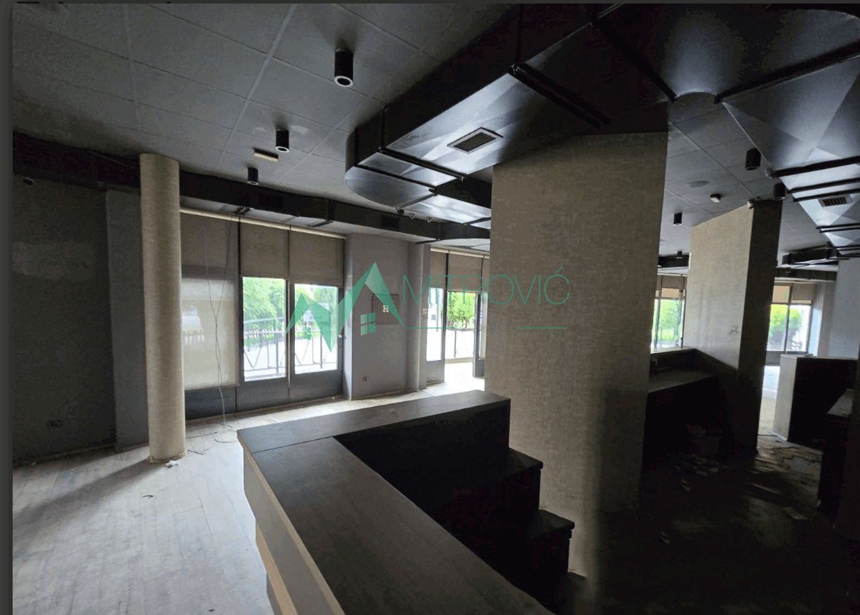 Lokal Prodaja Novi Sad  246 m2