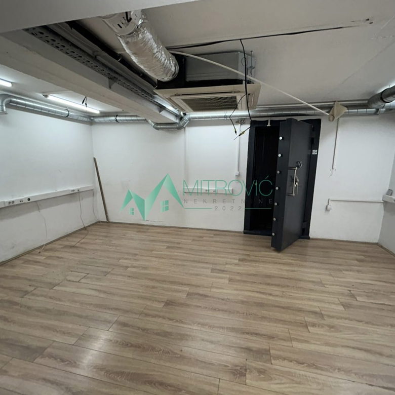Lokal Prodaja Novi Sad  395 m2