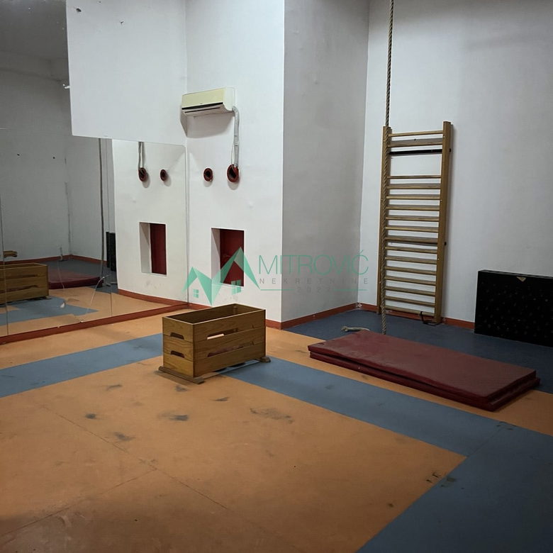Lokal Prodaja Novi Sad  457 m2