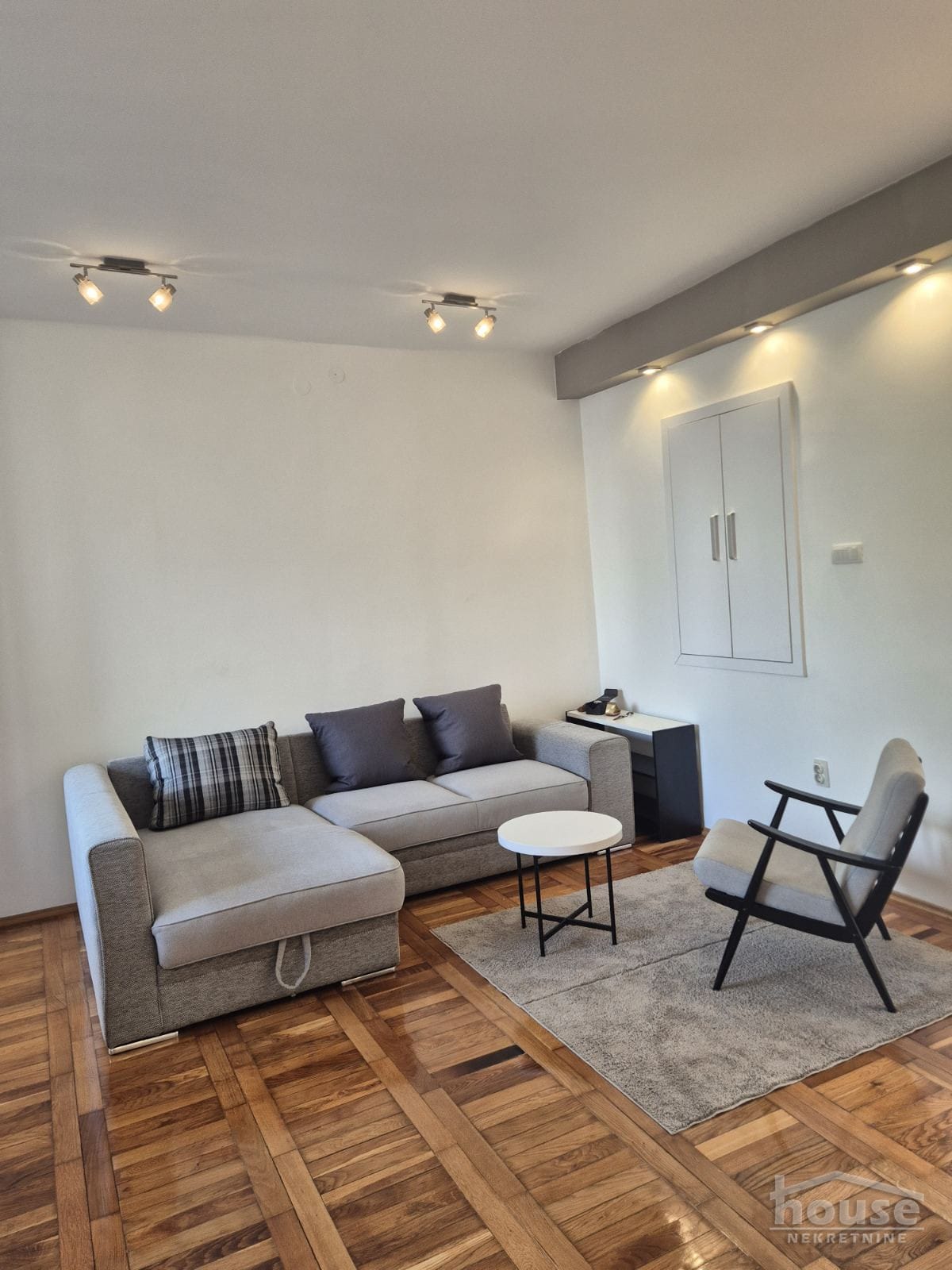 Stan Izdavanje Novi Sad  72 m2