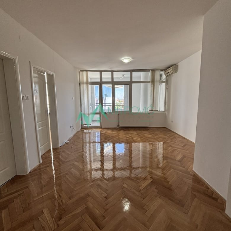 Dvosoban stan na prodaju, Centar, Novi Sad, 50m², 550 €