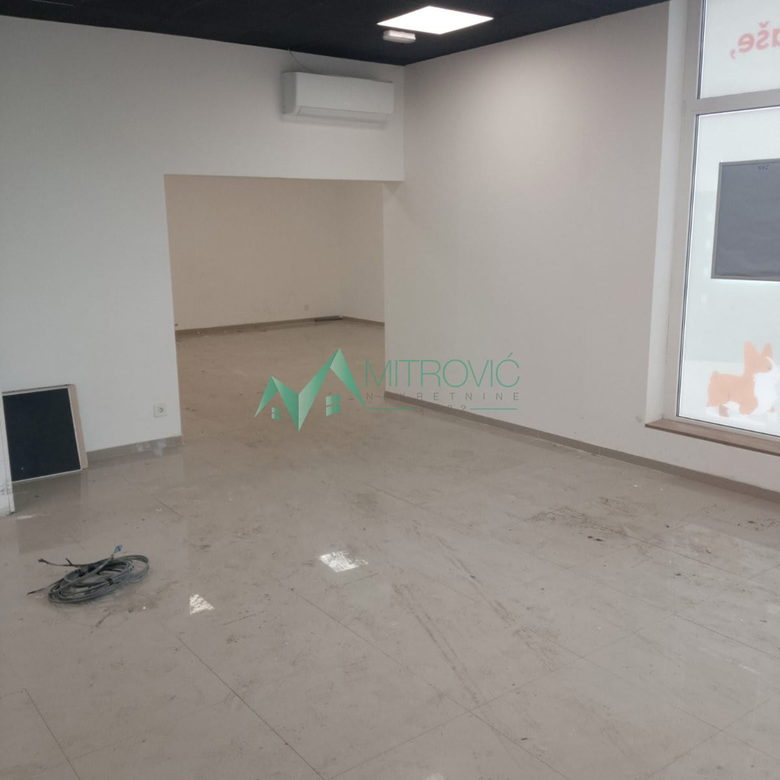Lokal Prodaja Novi Sad  292 m2