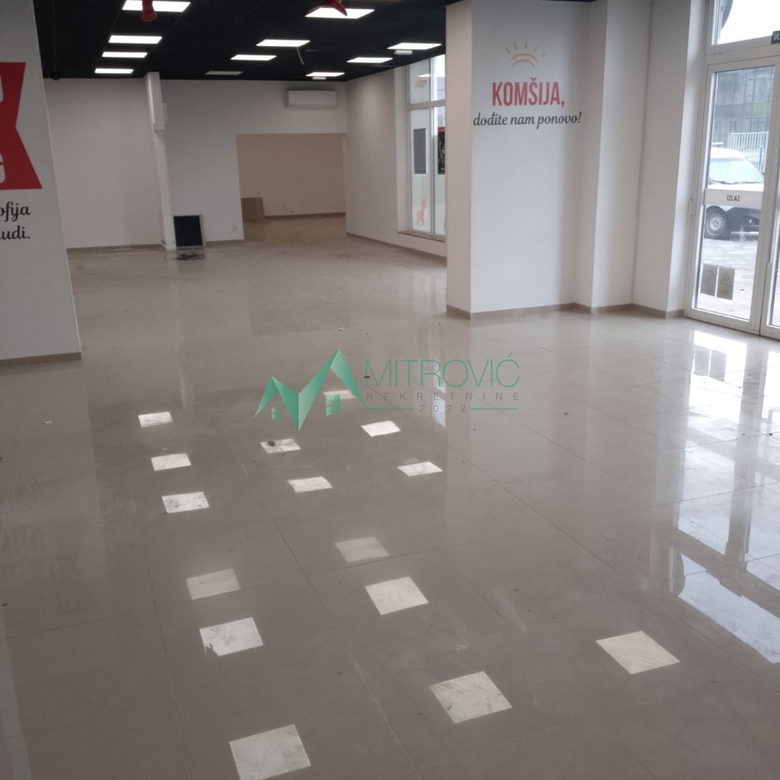 Lokal Prodaja Novi Sad  292 m2