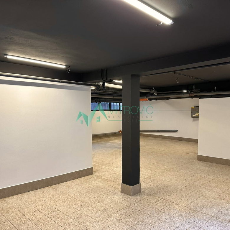 Lokal Prodaja Sremska Kamenica  701 m2