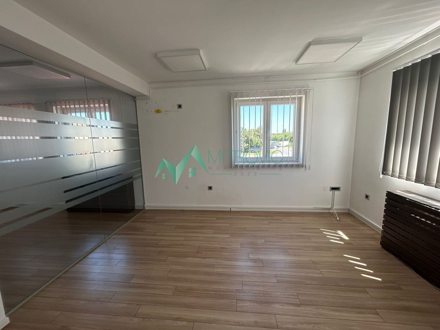 Lokal Prodaja Novi Sad  290 m2