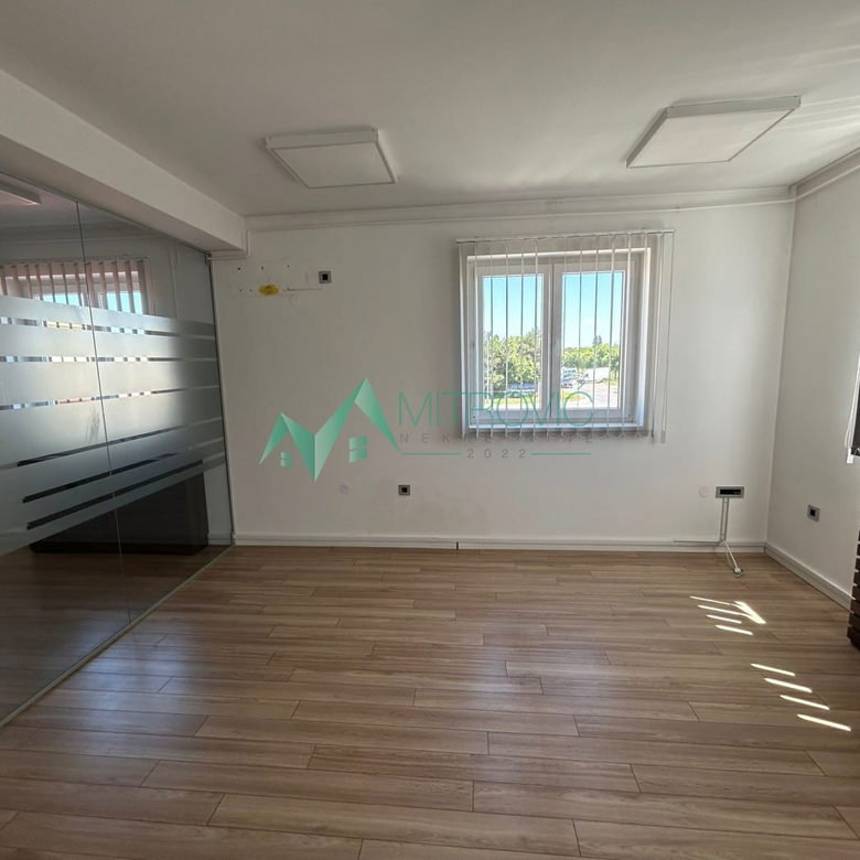 Lokal Prodaja Novi Sad  290 m2