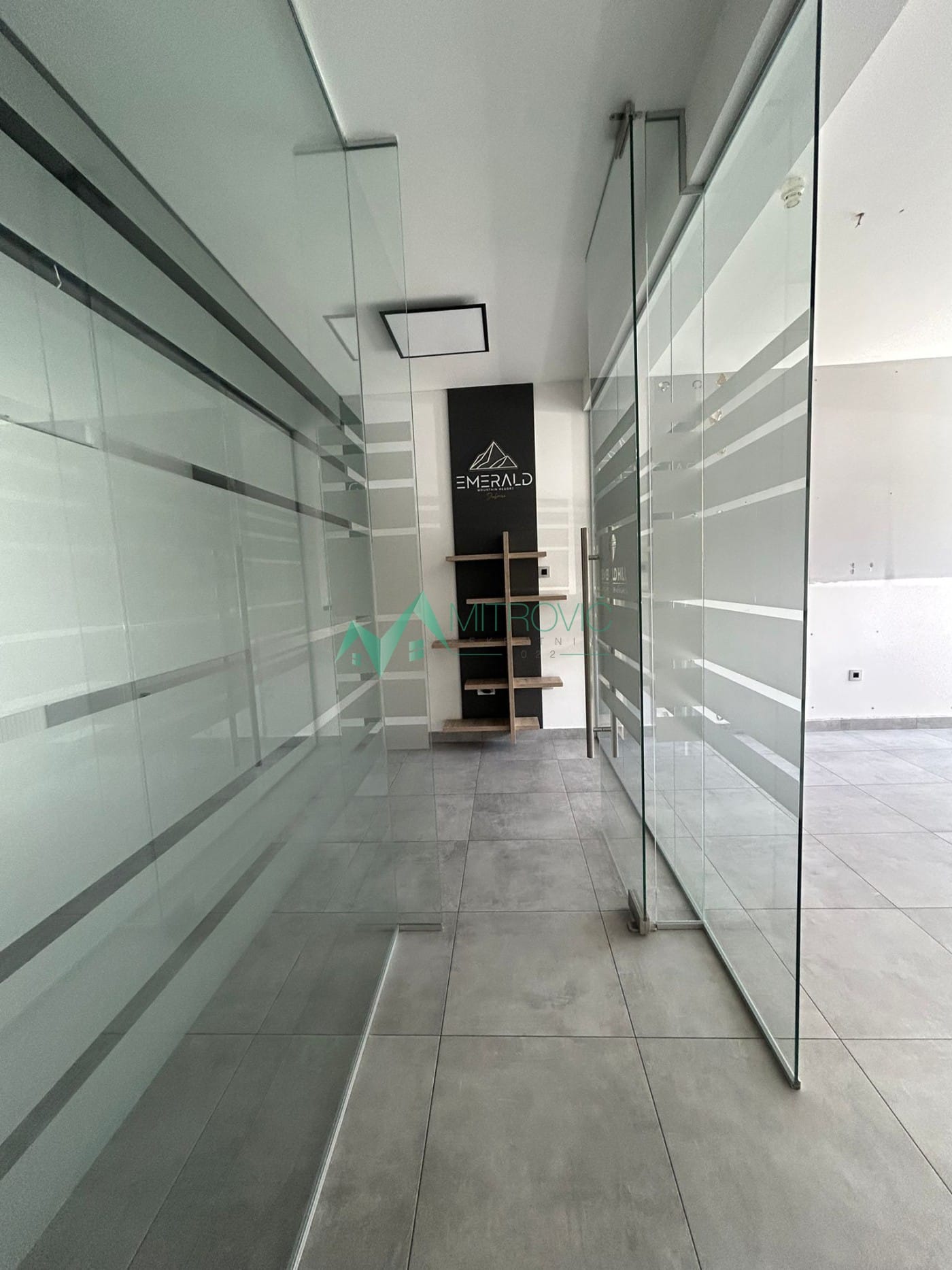 Lokal Prodaja Novi Sad  290 m2