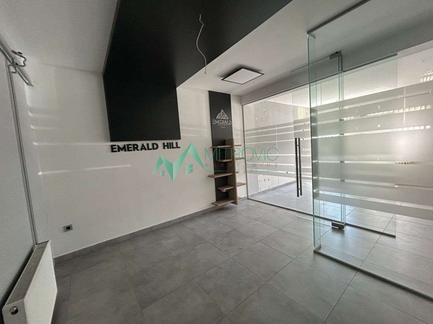 Lokal Prodaja Novi Sad  290 m2