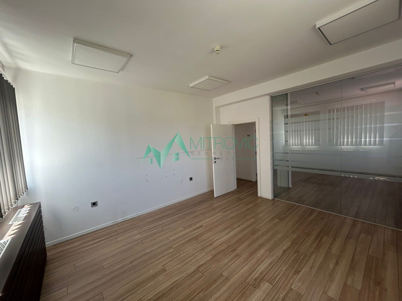 Lokal Prodaja Novi Sad  290 m2