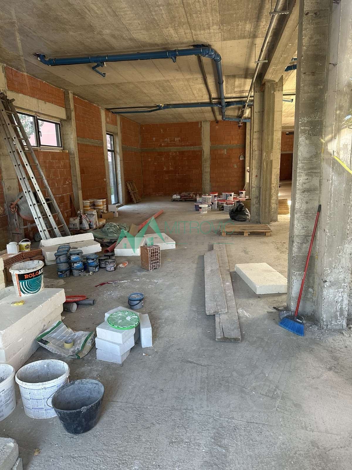 Lokal Prodaja Petrovaradin  303 m2