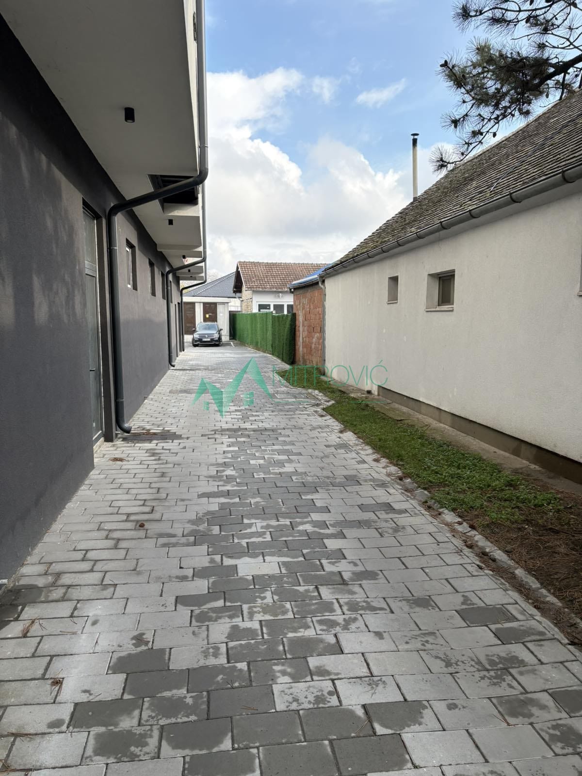 Lokal Prodaja Petrovaradin  303 m2