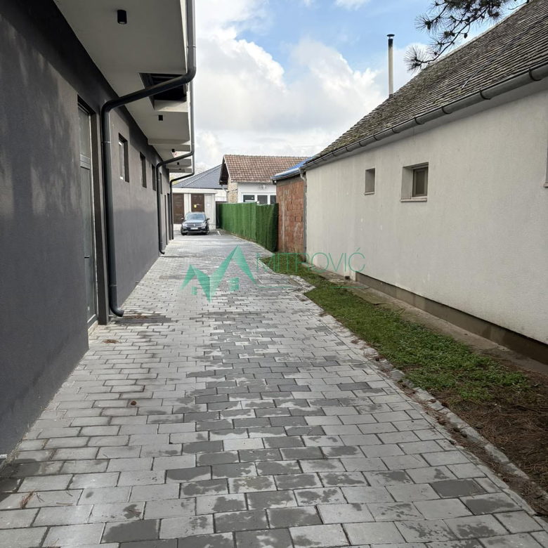 Lokal Prodaja Petrovaradin  303 m2