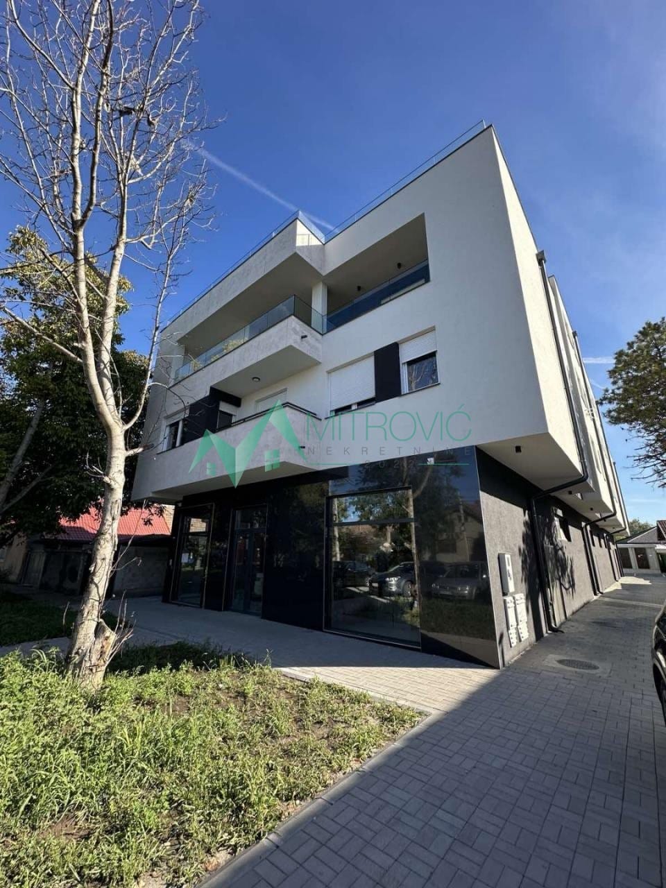 Lokal Prodaja Petrovaradin  303 m2