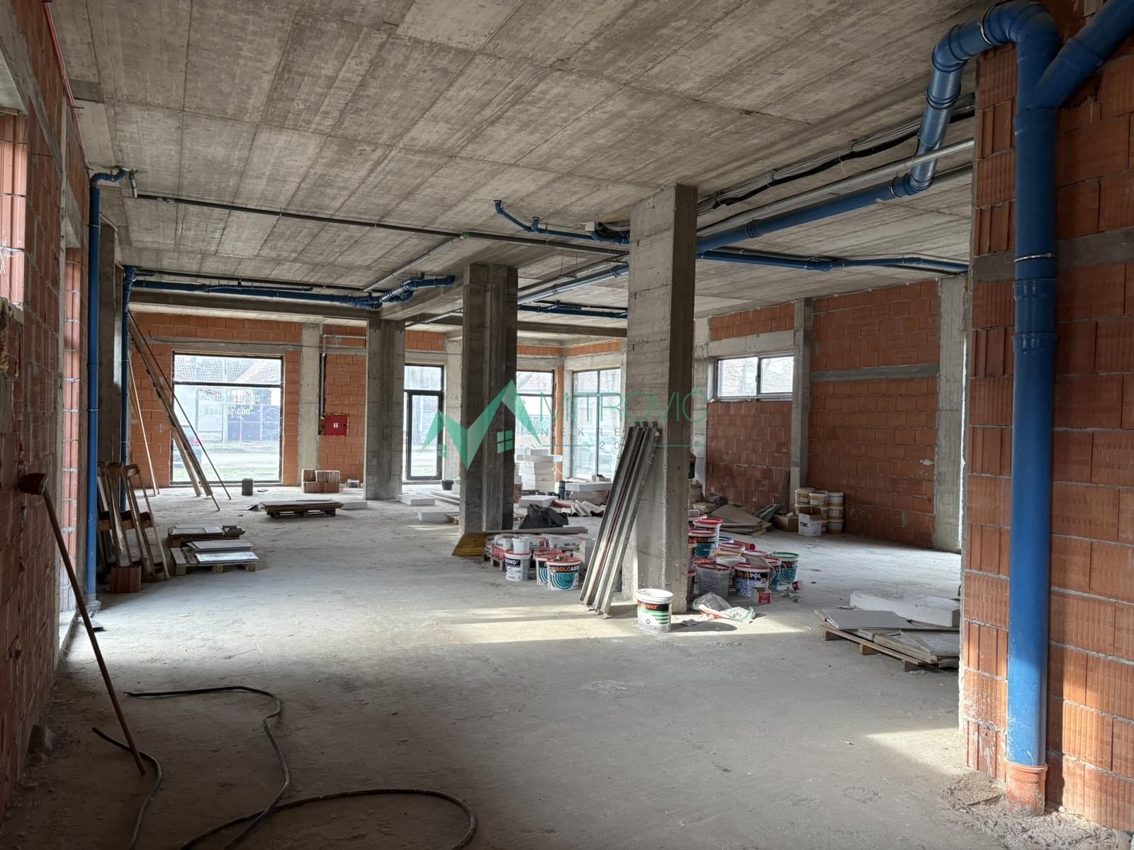 Lokal Prodaja Petrovaradin  303 m2