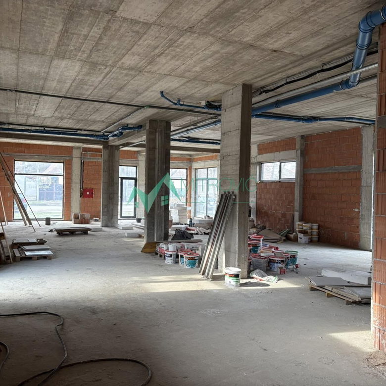Lokal Prodaja Petrovaradin  303 m2