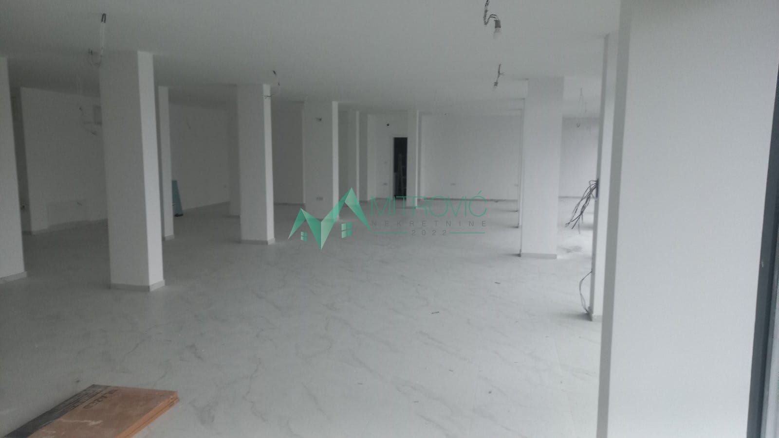 Lokal Prodaja Novi Sad  421 m2