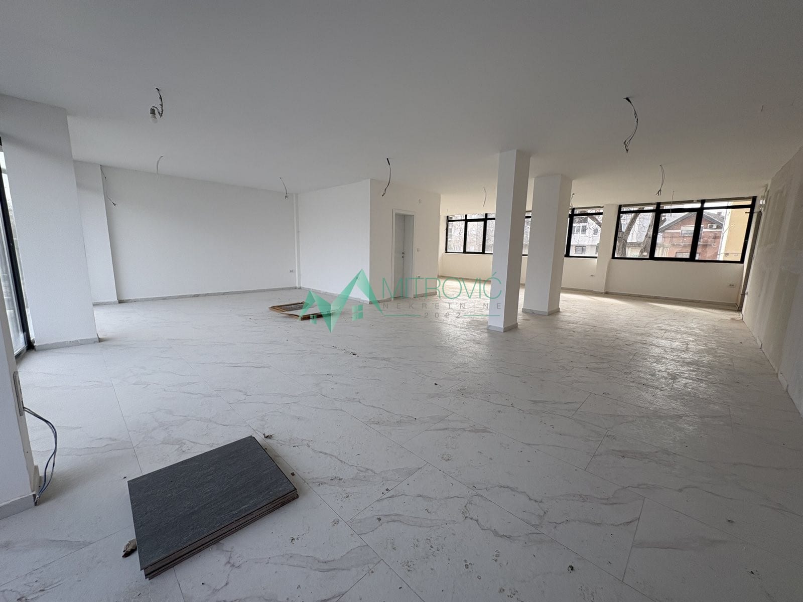Lokal Prodaja Novi Sad  421 m2