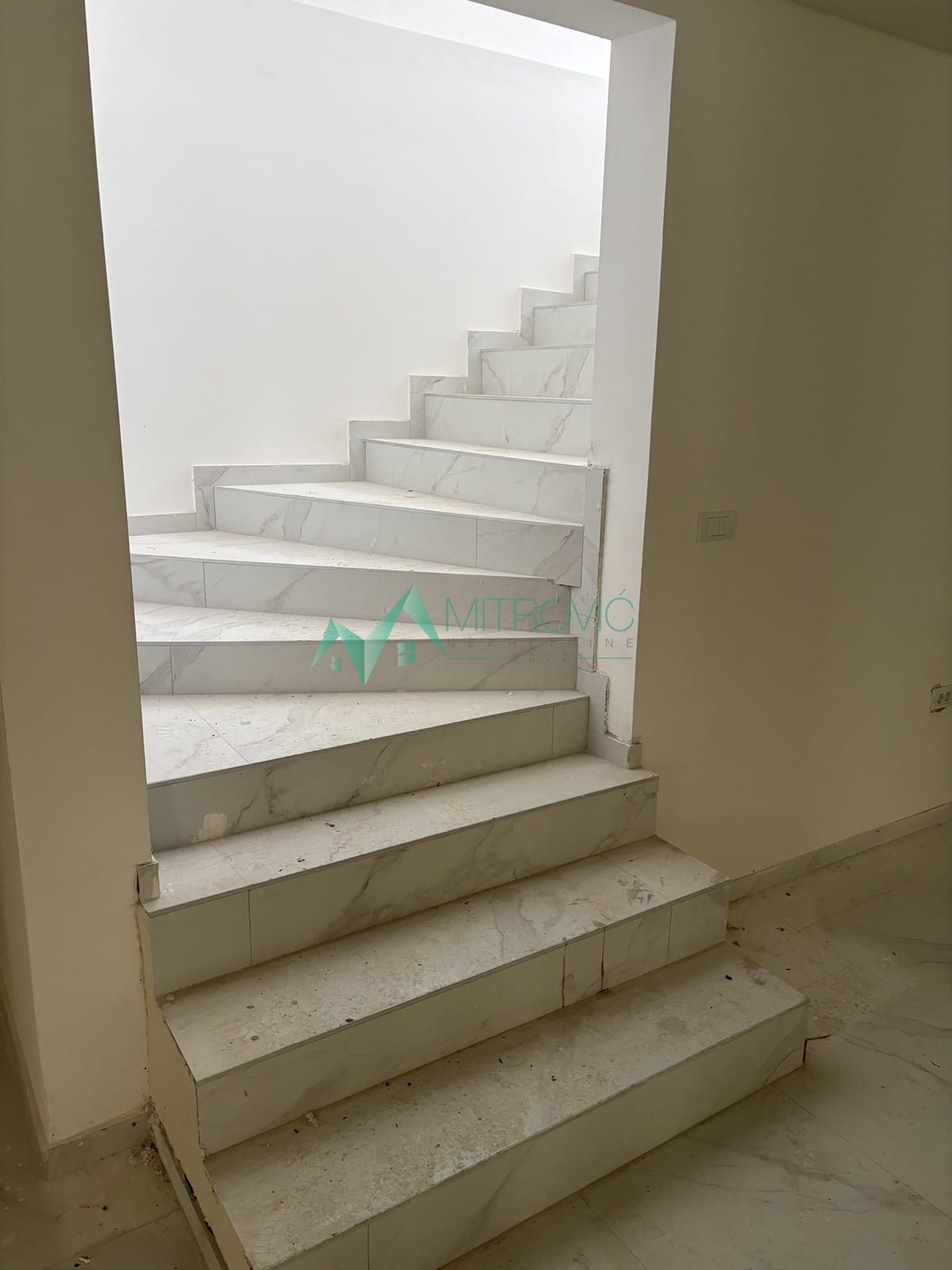 Lokal Prodaja Novi Sad  421 m2