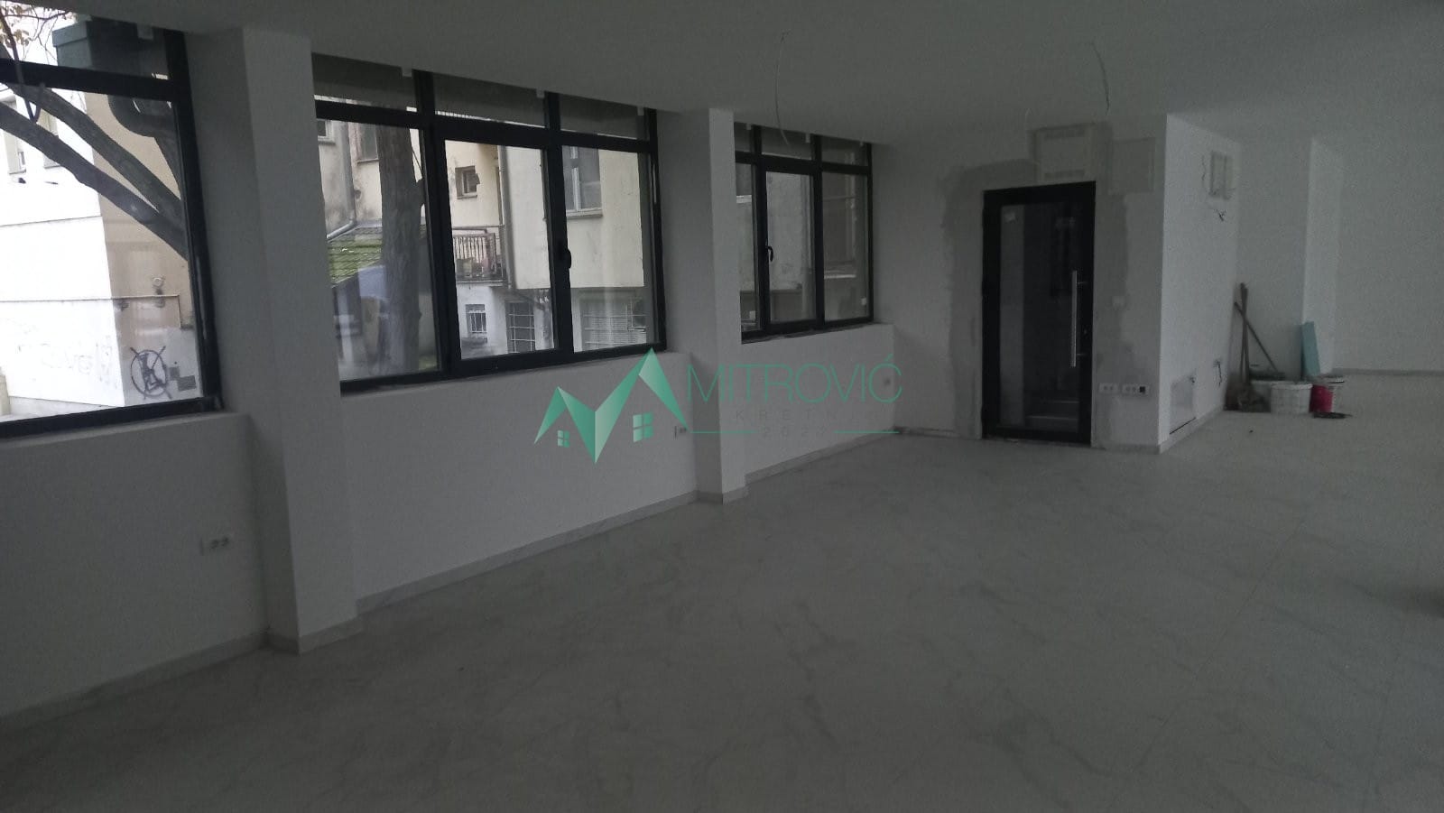 Lokal Prodaja Novi Sad  421 m2
