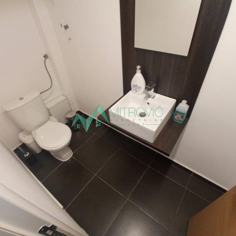 Lokal Prodaja Novi Sad  73 m2