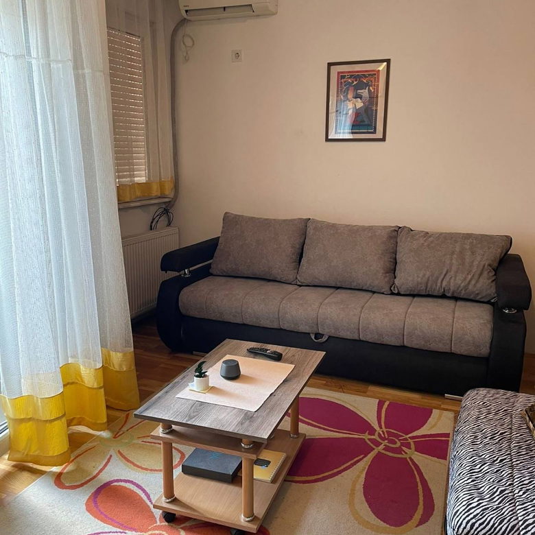 Stan Izdavanje Novi Sad  24 m2
