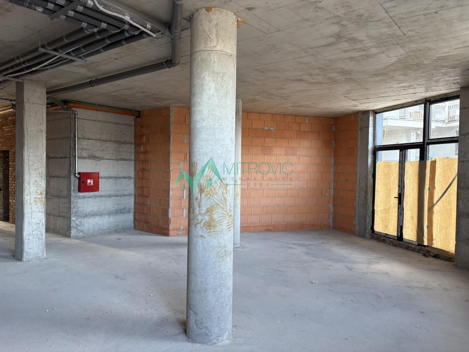 Lokal Prodaja Novi Sad  327 m2