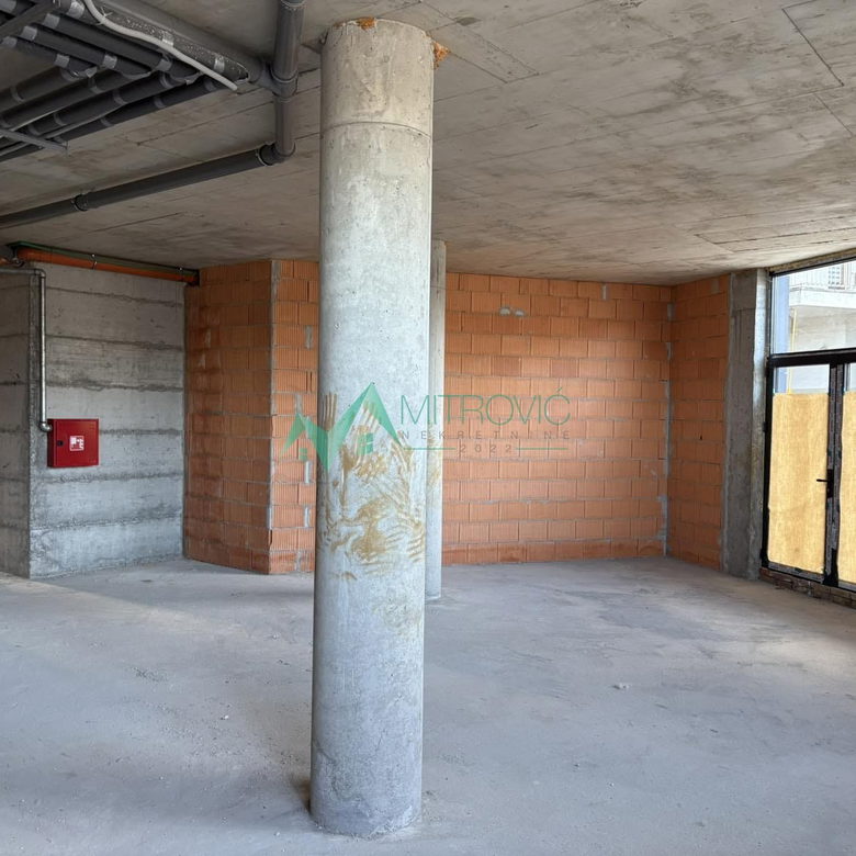 Lokal Prodaja Novi Sad  327 m2