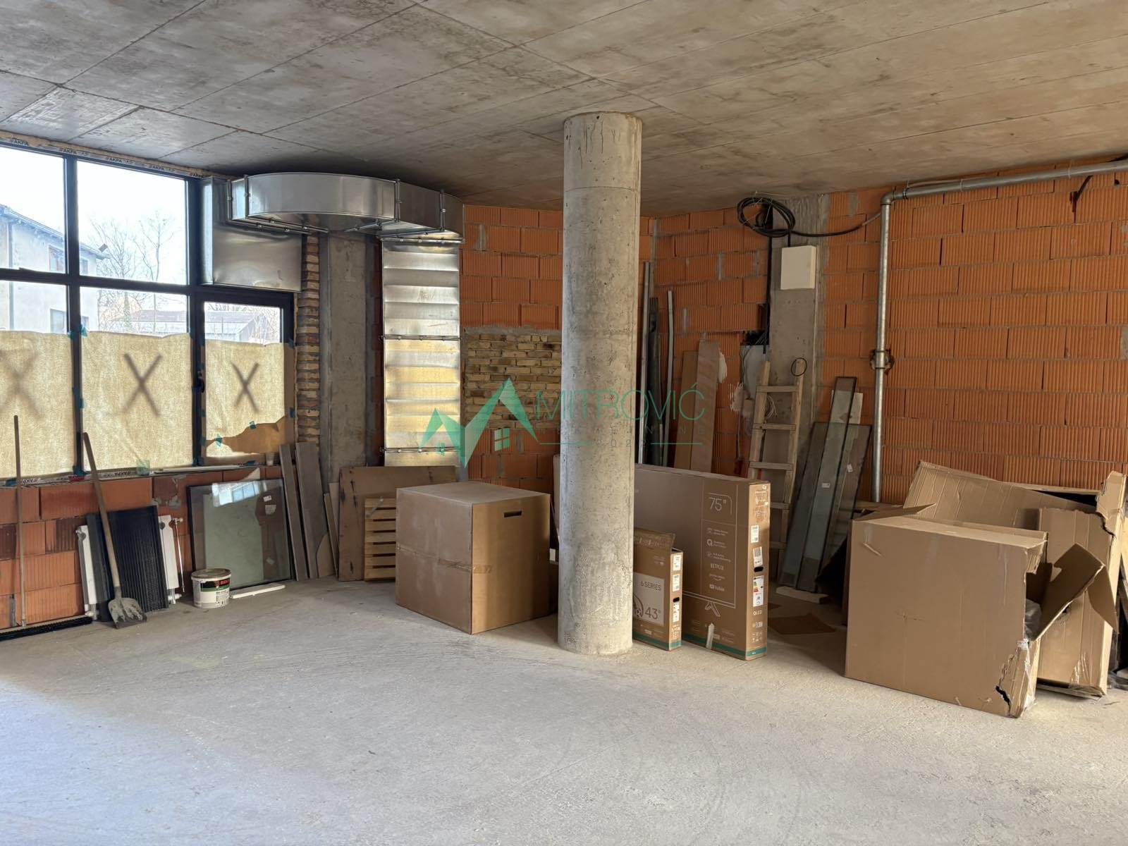 Lokal Prodaja Novi Sad  327 m2