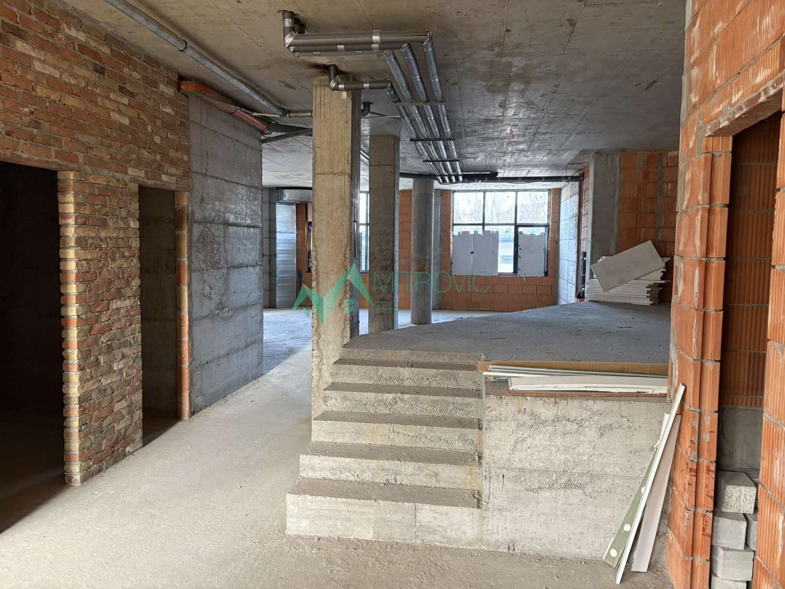 Lokal Prodaja Novi Sad  327 m2