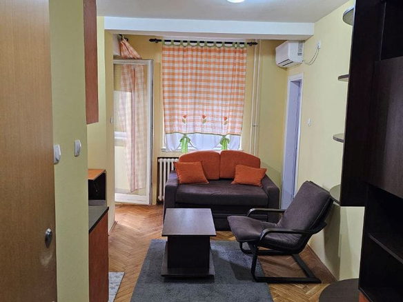 Stan Izdavanje Novi Sad  22 m2