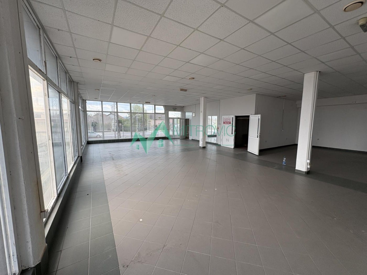 Lokal Prodaja Novi Sad  1044 m2