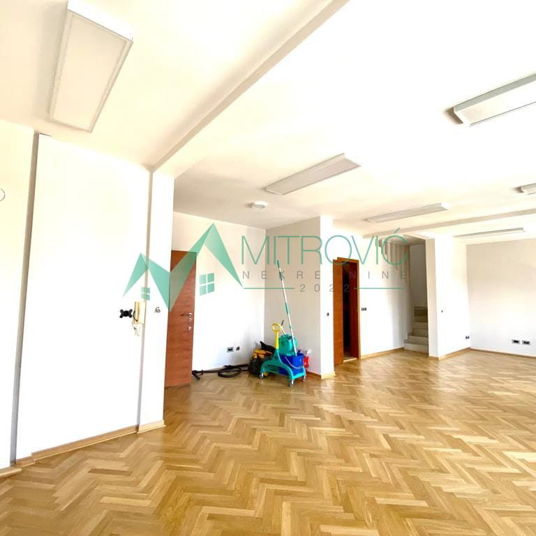 Lokal Prodaja Novi Sad  182 m2