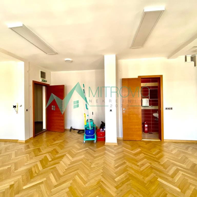 Lokal Prodaja Novi Sad  182 m2