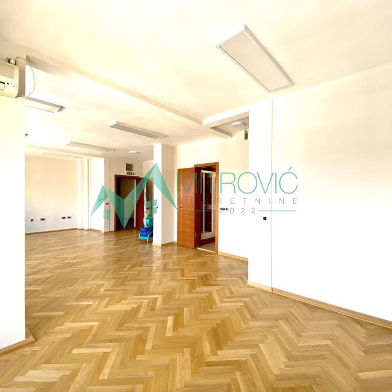 Lokal Prodaja Novi Sad  182 m2