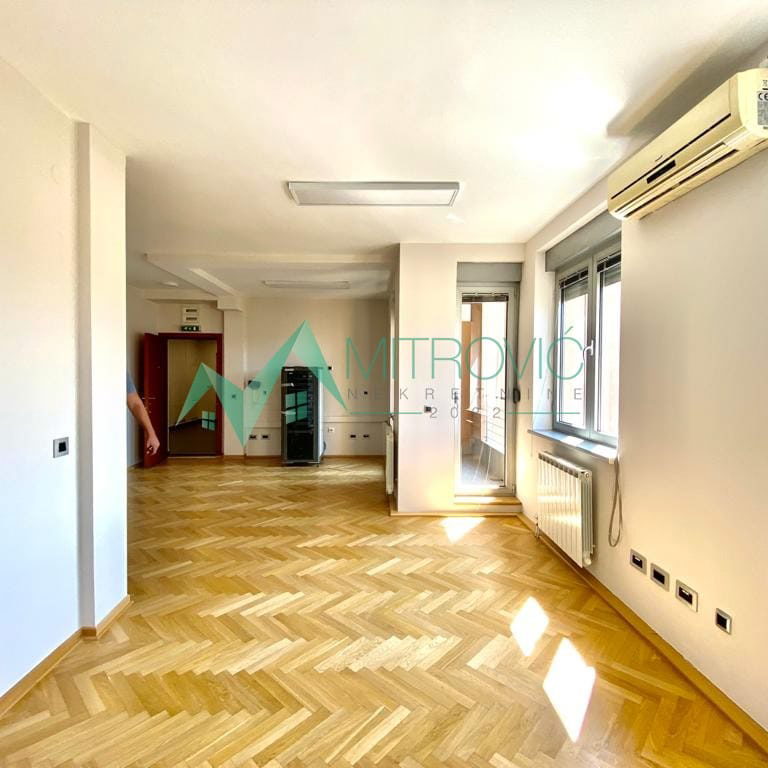 Lokal Prodaja Novi Sad  182 m2