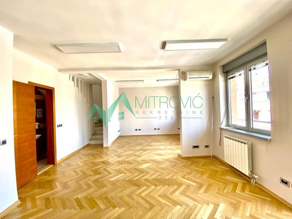 Lokal Prodaja Novi Sad  182 m2
