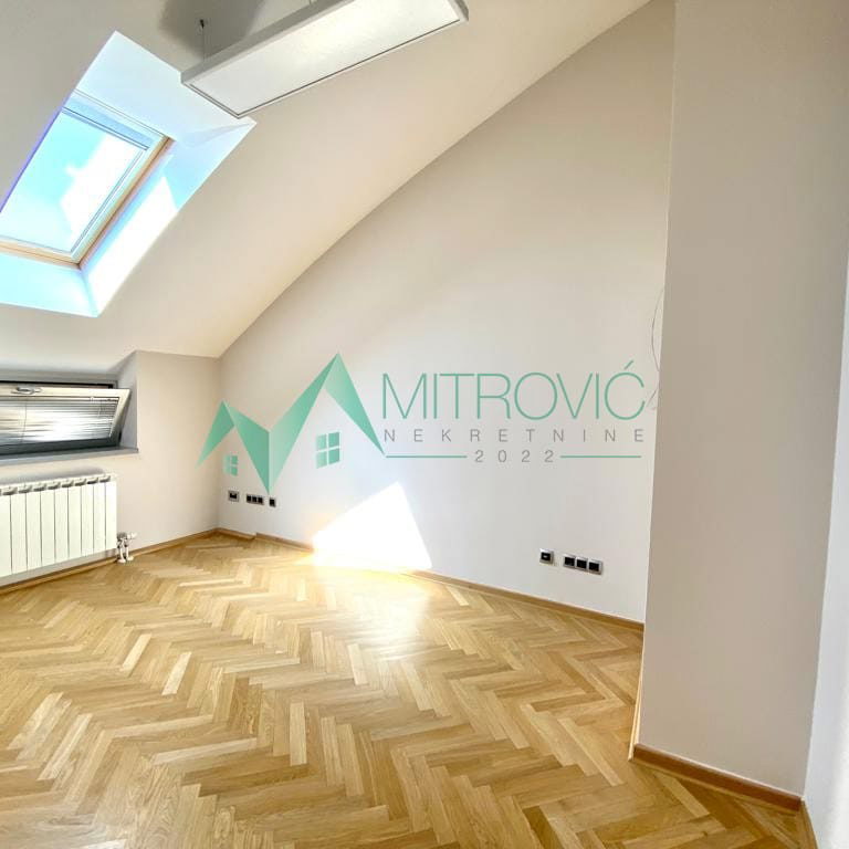 Lokal Prodaja Novi Sad  182 m2