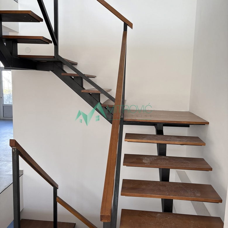 Lokal Prodaja Novi Sad  350 m2