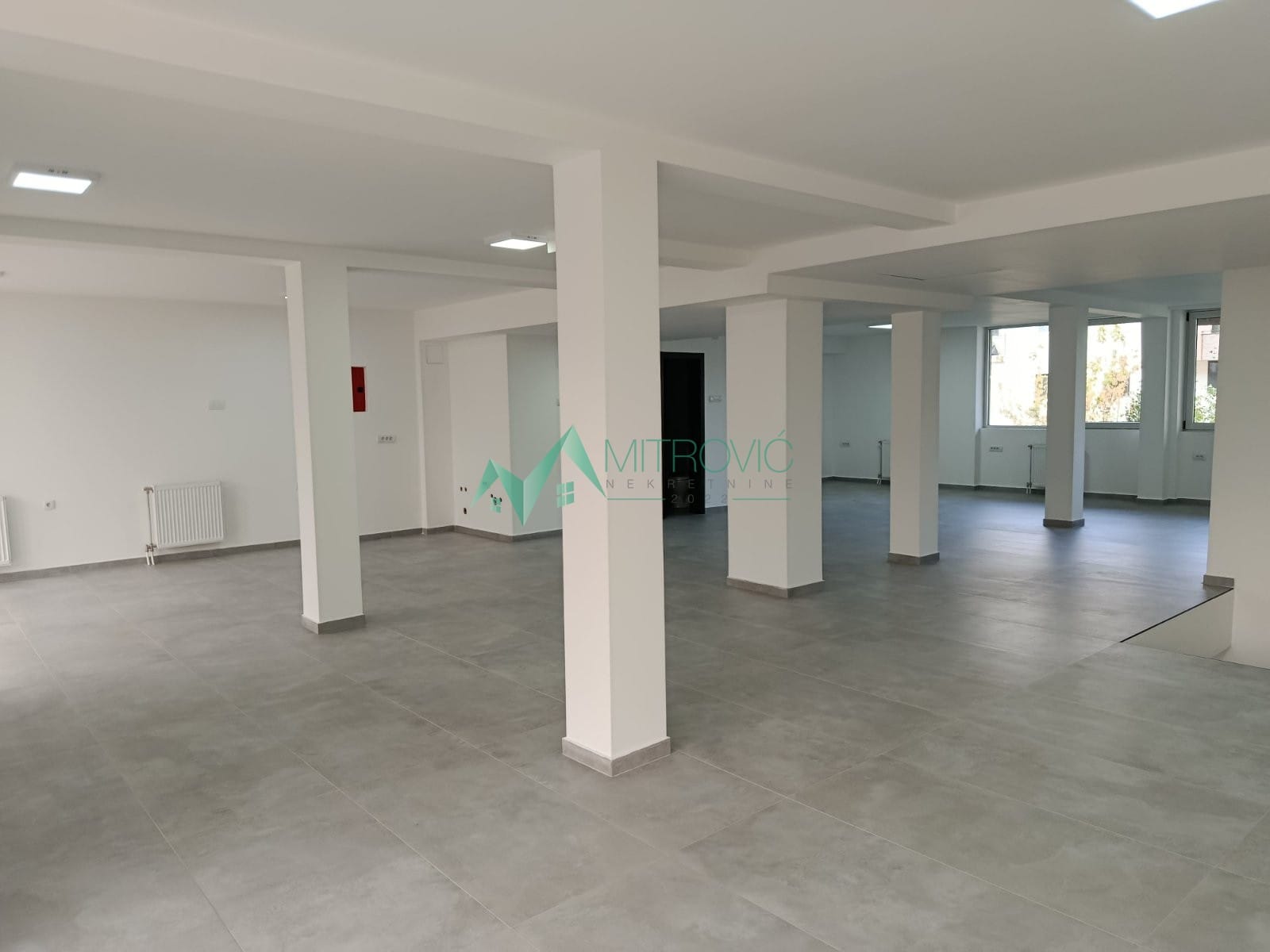 Lokal Prodaja Novi Sad  350 m2
