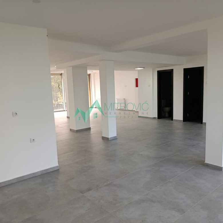 Lokal Prodaja Novi Sad  350 m2