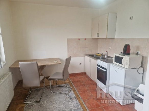 Stan Izdavanje Novi Sad  28 m2