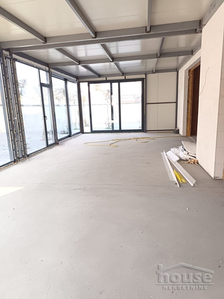 Lokal Izdavanje Novi Sad  310 m2