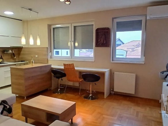 Stan Izdavanje Novi Sad  42 m2
