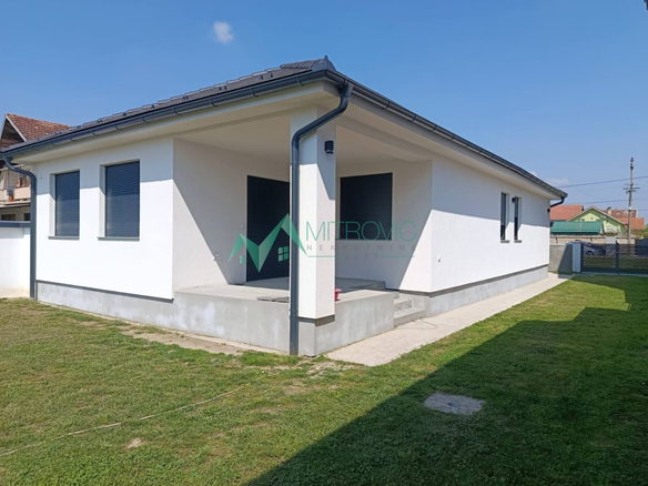 Kuća Prodaja Bačka Palanka  133 m2