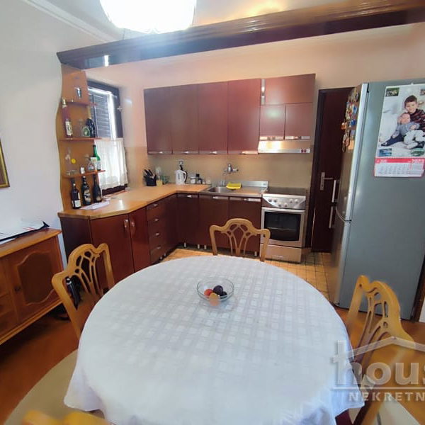 Kuća Prodaja Novi Sad  300 m2
