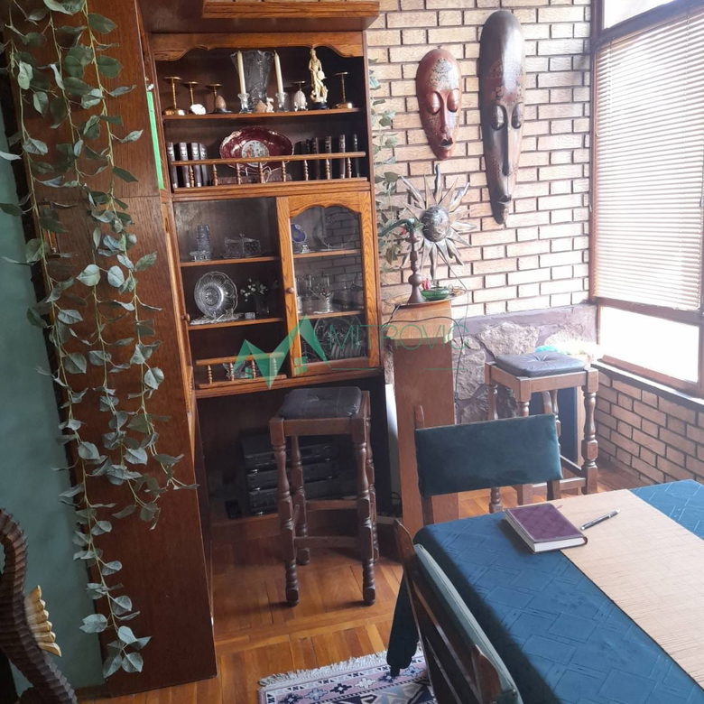 Kuća Prodaja Futog  330 m2