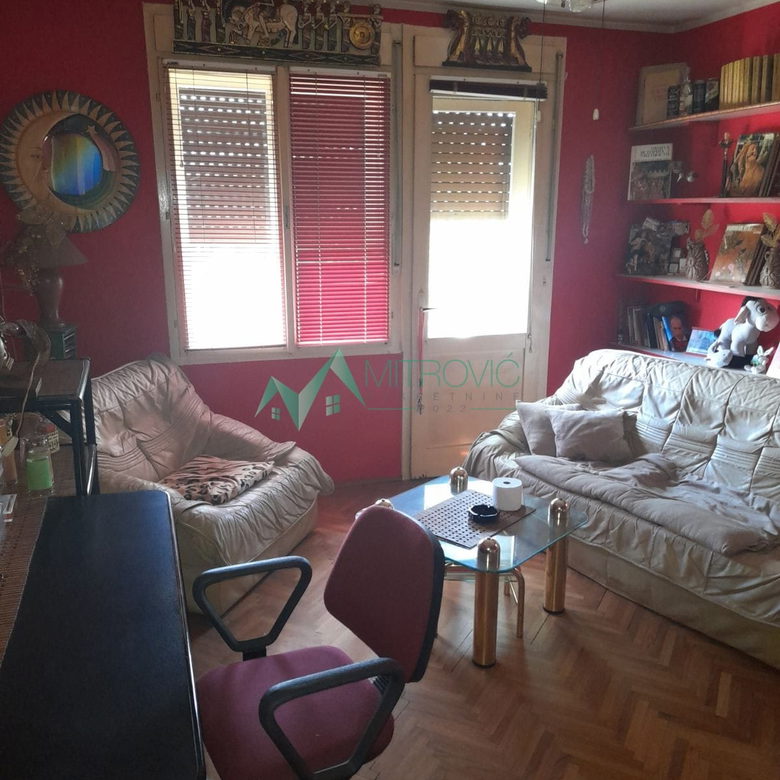 Kuća Prodaja Futog  330 m2