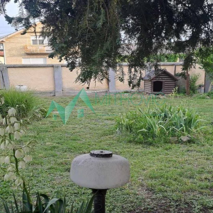 Kuća Prodaja Futog  330 m2