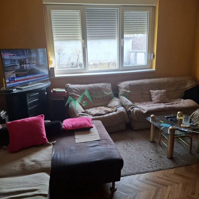 Kuća Prodaja Futog  330 m2